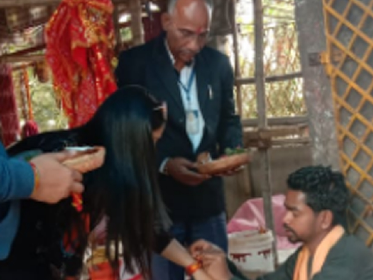 dewari-visit